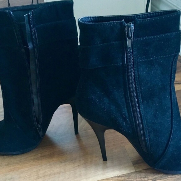 Italian Faux Suede Booties size 7 - Picture 3 of 3